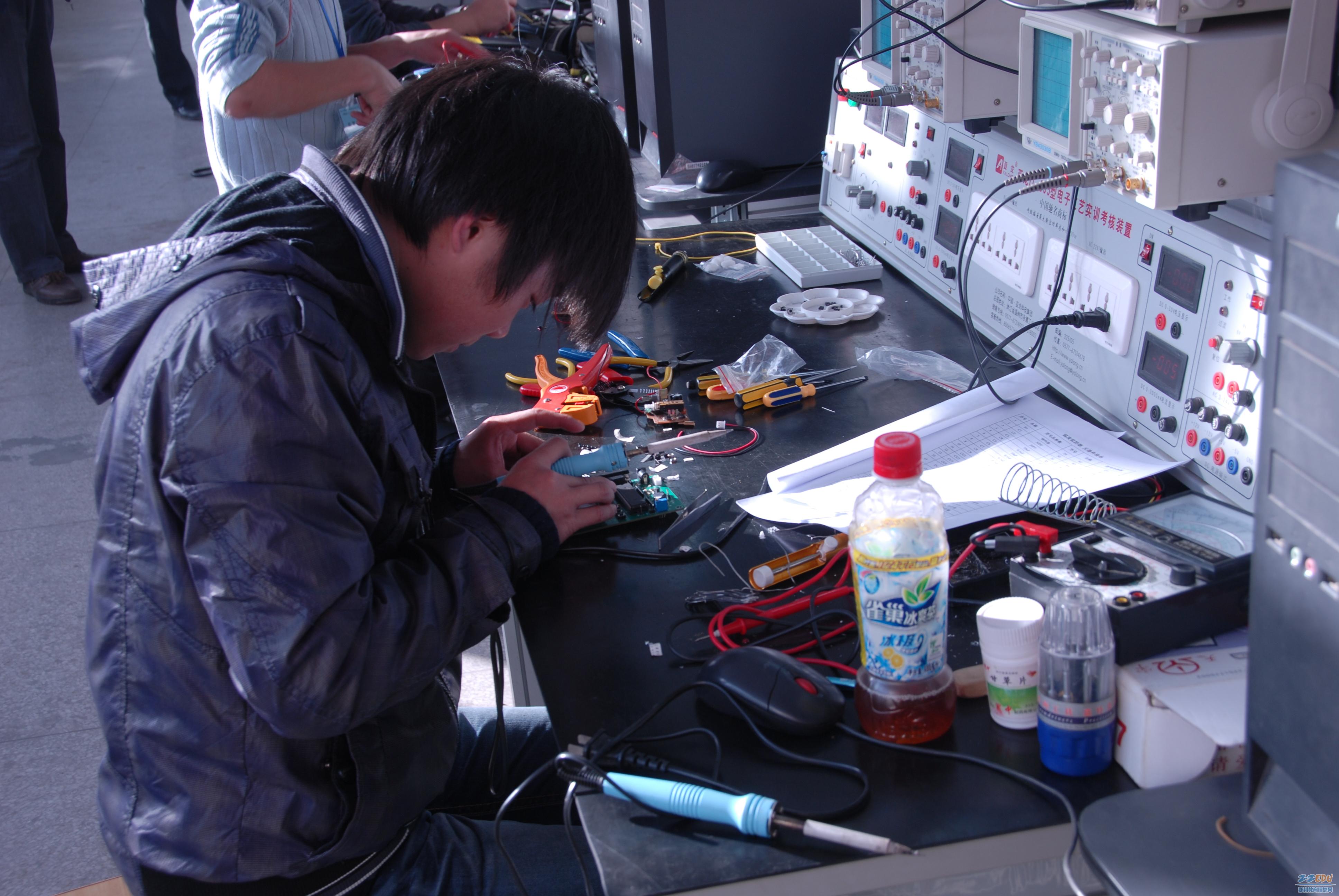 阜陽電工怎么考在哪報名費用多少